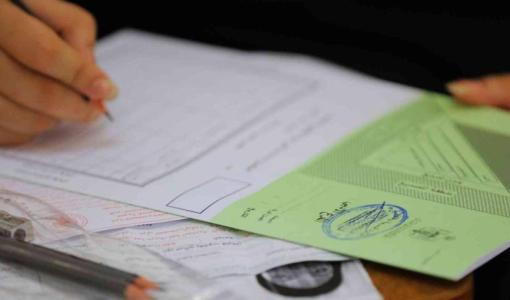 دفتر إجابات امتحان التوجيهي | تعبيرية