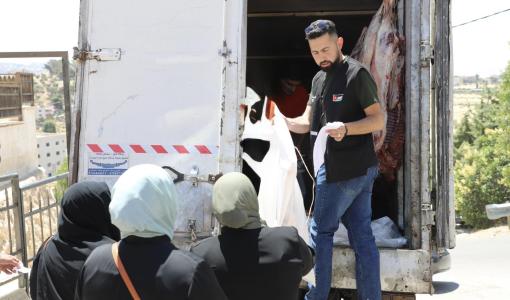 جانب من توزيع لحوم الأضاحي داخل المملكة خلال أيام عيد الأضحى المبارك | الهيئة الخيرية الأردنية الهاشمية
