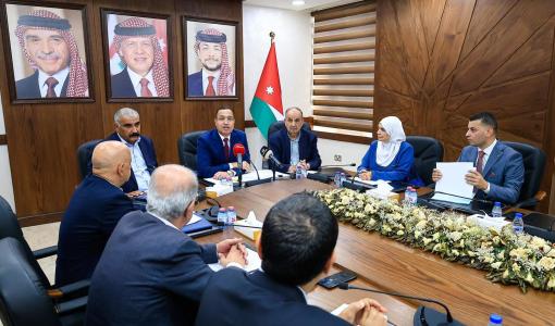 من اجتماع سابق للجنة الإدارية النيابية مع القطاع التجاري والصناعي حول مشروع قانون الإدارة المحلية لسنة 2026