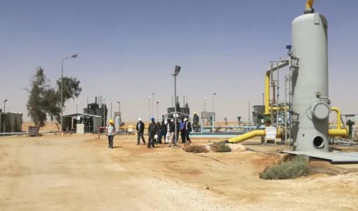 آبار استخراج الغاز من موقع حقل الريشة شمالي شرق الأردن