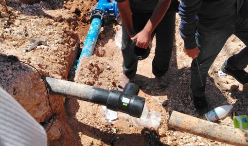 كوادر وزارة المياه تضبط اعتداء على خط مياه في منطقة الموقر جنوب العاصمة عمان | وزارة المياه والري