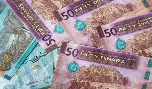 أوراق نقدية أردنية من فئات 50 و 20 دينار