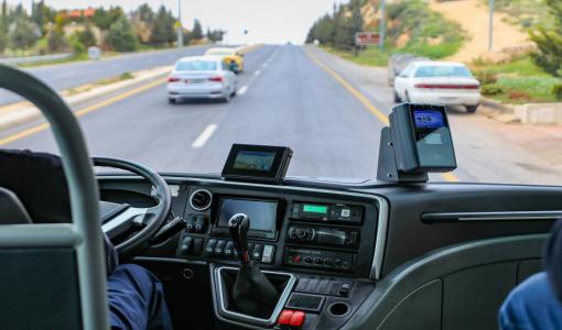 من داخل حافلة نقل عام في عمان