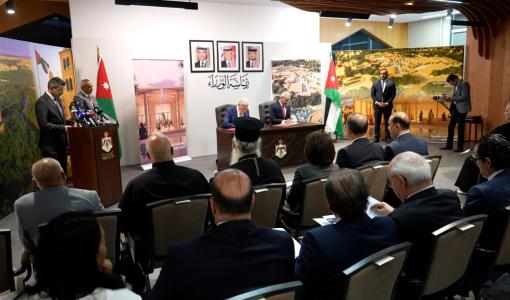 جانب من توقيع اتفاقيات لتنفيذ مشاريع في الأراضي المجاورة لموقع المغطس