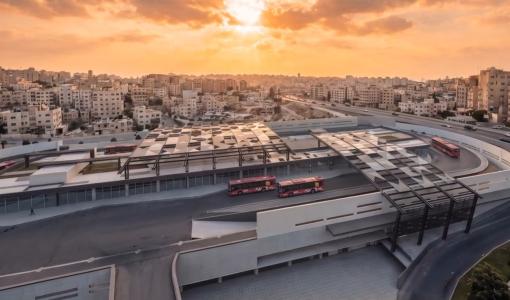 لقطة شاشة من فيديو منتج بالذكاء الاصطناعي نشرته أمانة عمان لمشروع مجمع المحطة في العاصمة عمان