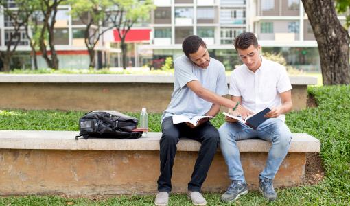 صورة تعبيرية لطلاب في جامعة
