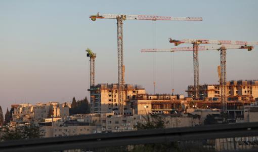 مشهد من بناء وحدات استيطانية بمستوطنة "بسغات زئيف" في القدس المحتلة 7/9/2026 | الفرنسية