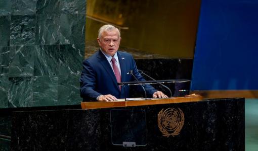 الملك عبدالله الثاني خلال إلقائه كلمة الجلسة الافتتاحية لاجتماعات الجمعية العامة للأمم المتحدة في دورتها 80.