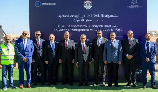 جانب من وضع حجر الأساس لمشروع إيصال الغاز الطبيعي لمدينة الروضة الصناعية التابعة لمنطقة معان التنموية