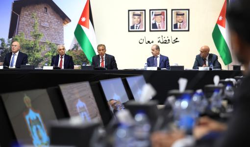 جانب من جلسة مجلس الوزراء في محافظة معان