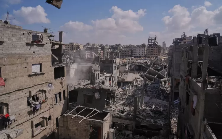 مبان مدمرة نتيجة غارات الاحتلال على مدينة غزة مبان مدمرة نتيجة غارات الاحتلال على مدينة غزة | أسوشييتد برس