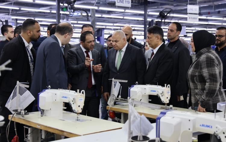 خالد البكار خلال افتتاح توسعة مصنع ألبسة ومحيكات في قضاء الظليل 21/12/2025 | وزارة العمل