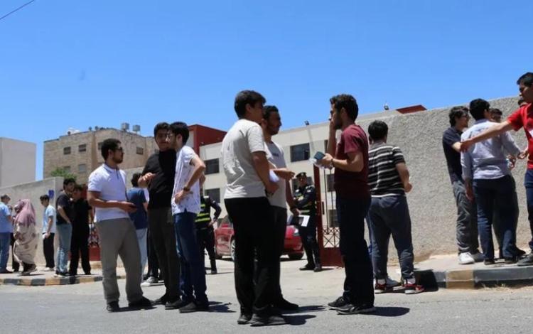 طلبة توجيهي عقب تأديتهم أحد الامتحانات | أرشيفية