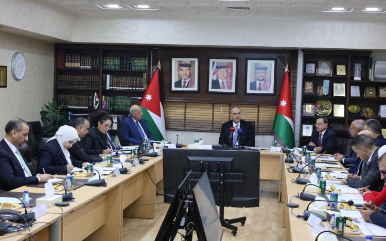 وزير العدل بسام التلهوني خلال ترؤسه اجتماع اللجنة الوطنية لمنع الاتجار بالبشر 23/12/2025 | المصدر: وزارة العدل