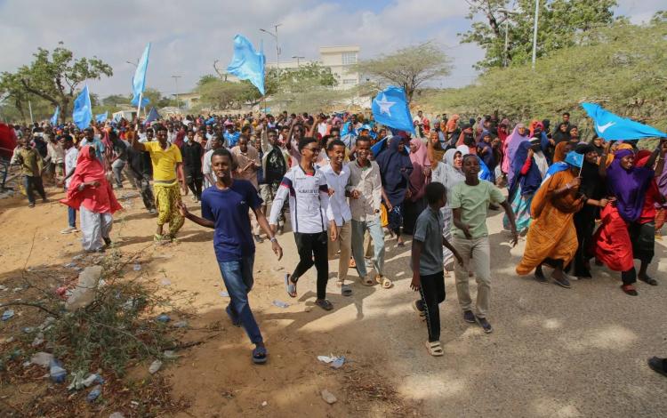 صوماليون يتظاهرون في مقديشو رفضا لاعتراف "إسرائيل" بأرض الصومال 30/12/2025 | أسوشييتد برس