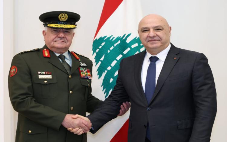 رئيس هيئة الأركان المشتركة الأردنية، اللواء الركن يوسف الحنيطي، مع الرئيس اللبناني العماد جوزاف عون، بيروت 29/1/2026 | المملكة