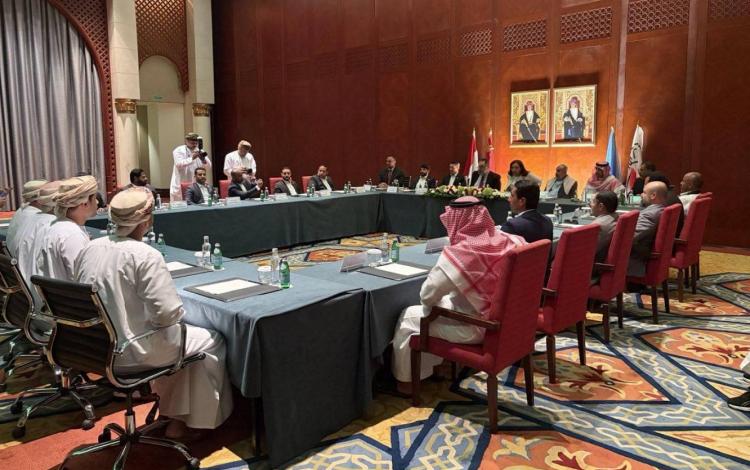 اجتماع توقيع اتفاق تبادل الأسرى بين الحكومة اليمنية والحوثيين في مسقط برعاية أممية كانون الأول 2025