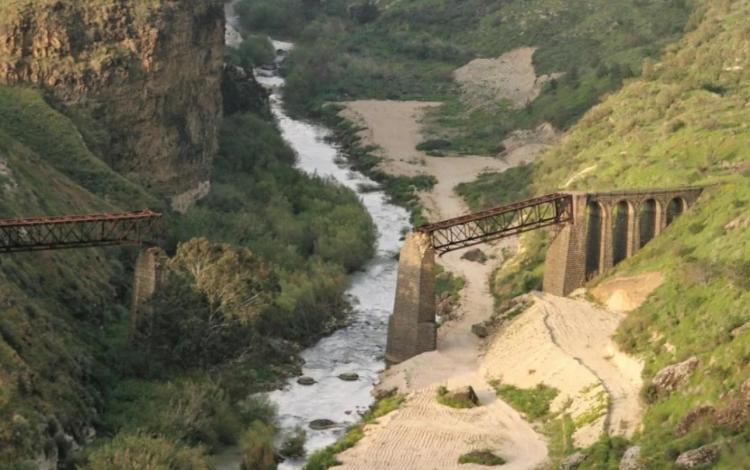 أحد روافد نهر اليرموك الذي تشترك سوريا والأردن بمياهه