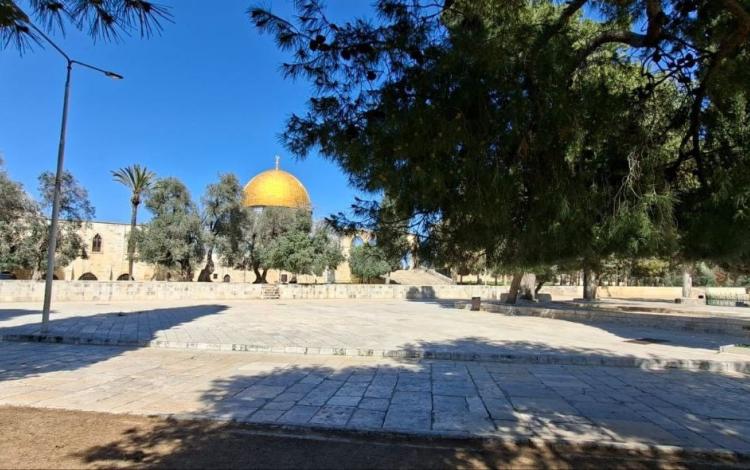 إحدى ساحات المسجد الأقصى فارغة إثر منع الاحتلال دخول المصلين 4/3/2026 | فلسطين بوست