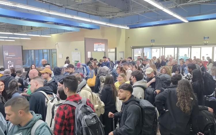 تكدس عشرات المسافرين في مطار الملك حسين الدولي في العقبة 29/3/2026 | مواقع التواصل