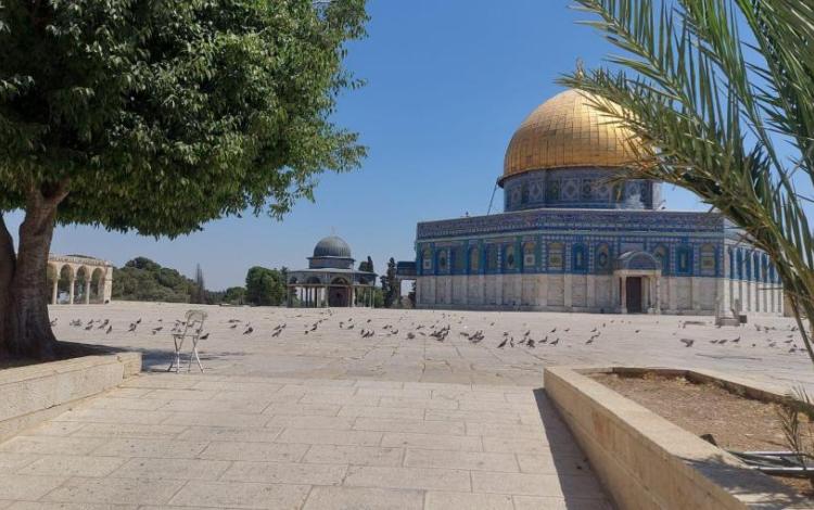 مشهد لساحات المسجد الأقصى الفارغة بسبب التقييدات الإسرائيلية