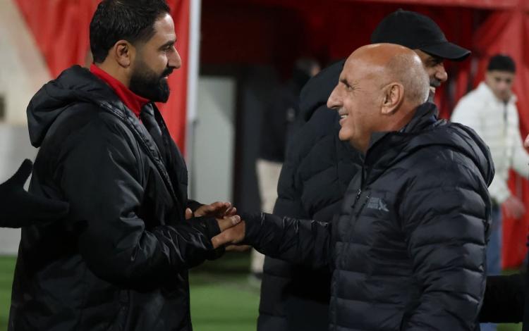 المدرب عيسى الترك (يمين) مع أحد المدربين