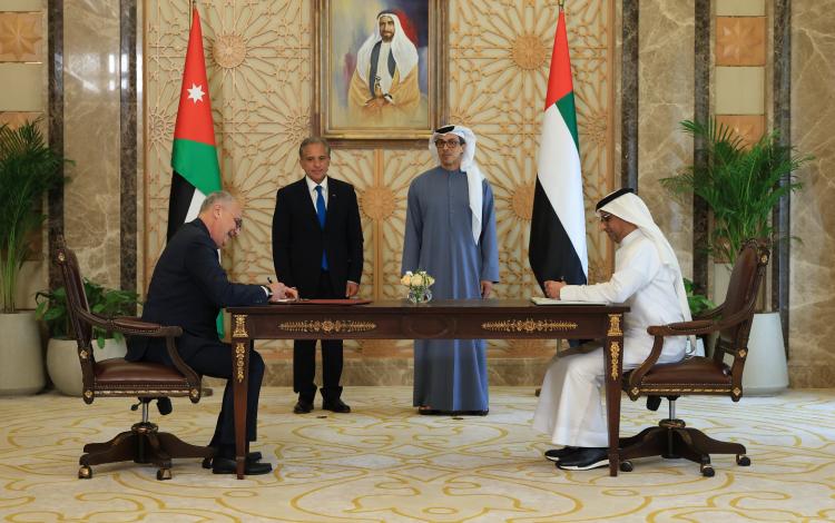 جانب من توقيع اتفاقيات بين الأردن والإمارات لبدء الإجراءات التنفيذية لمشروع سكة حديد ميناء العقبة 15/4/2026 | رئاسة الوزراء