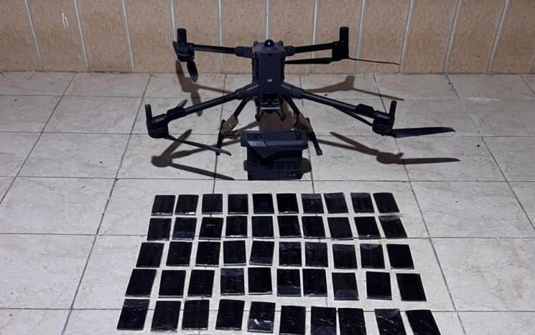 مسيرة وكمية من المخدرات تم ضبطها بعد إحباط محاولة تهريبها على الواجهة الغربية للبلاد 23/4/2026 | القوات المسلحة