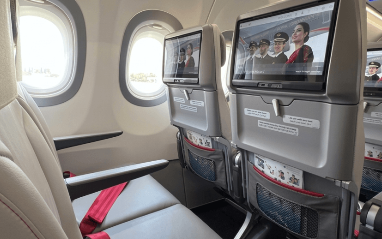 من داخل طائرة إيرباص A320neo التابعة لشركة الخطوط الجوية الملكية الأردنية