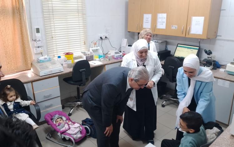 وزير الصحة إبراهيم البدور خلال جولة في مركز صحي الرشيد الشامل في لواء الرصيفة 9/4/2026 | وزارة الصحة