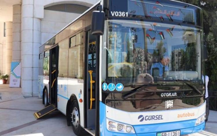 إحدى حافلات باص عمان