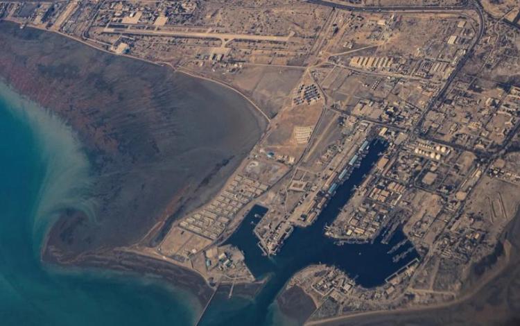 صورة جوية سابقة لميناء بندر عباس الإيراني المطل على مضيق هرمز | رويترز