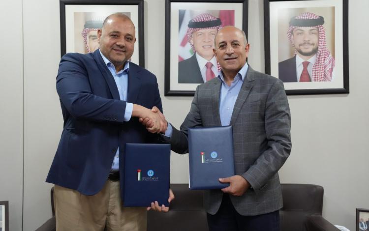 جانب من توقيع  الهيئة الخيرية الهاشمية  و نوبلز العقارية برنامج منح جامعية للأسر العفيفة 7/6/2026
