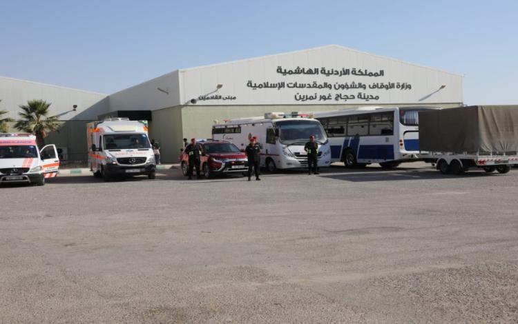 جانب من التجهيزات لإجلاء الدفعة الـ 29 من أطفال غزة المرضى للعلاج في الأردن
