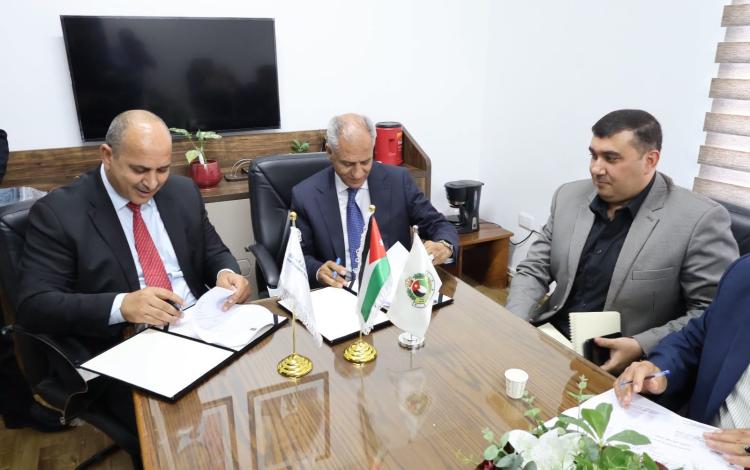 جانب من توقيع اتفاقية تمديد عقد استثمار وتشغيل خدمة تكسي المطار في مطار الملكة علياء الدولي 5/7/2026