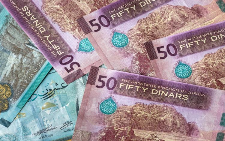 أوراق نقدية أردنية من فئات 50 و 20 دينار