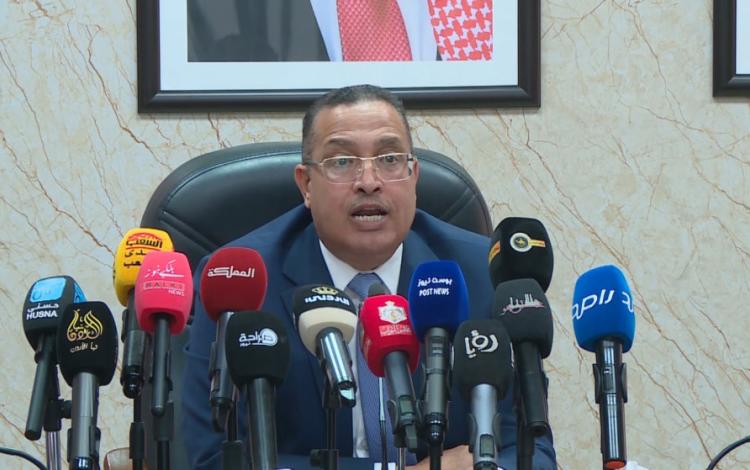 رئيس اللجنة الإدارية النيابية خليفة الديات خلال مؤتمر صحفي 13/8/2026