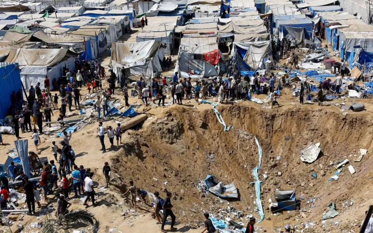 آثار غارة إسرائيلية استهدفت مستودع الأدوية في مستشفى شهداء الأقصى 1/8/2026 | رويترز