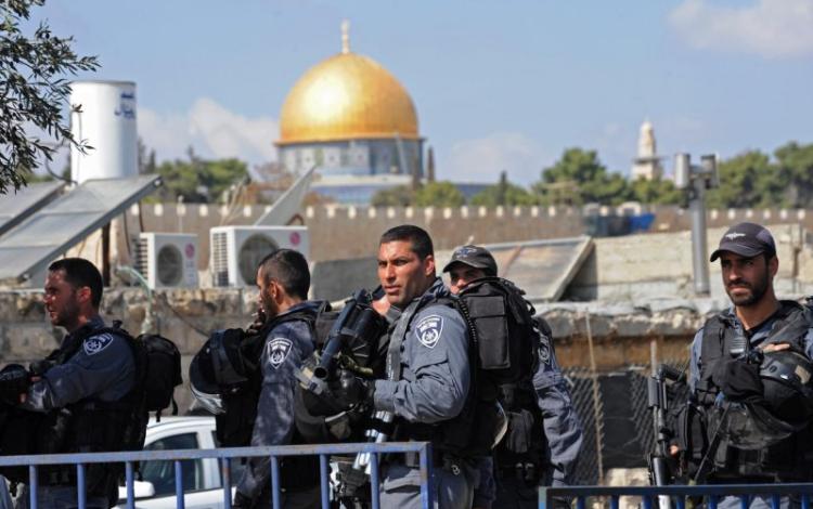 شرطة  الاحتلال تحاصر حي رأس العامود بالقدس المحتلة وتمنع الفلسطينيين من دخول البلدة القديمة  والوصول إلى المسجد الأقصى