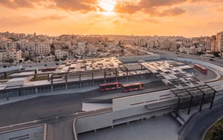 لقطة شاشة من فيديو منتج بالذكاء الاصطناعي نشرته أمانة عمان لمشروع مجمع المحطة في العاصمة عمان
