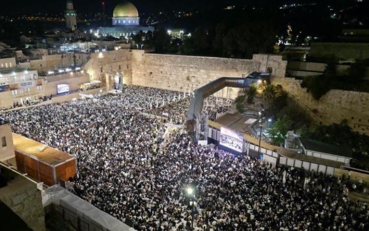 اقتحام آلاف المستوطنين لحائط البراق عشية ما يسمى بـ"عيد الغفران" اليهودي