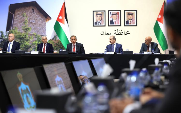 جانب من جلسة مجلس الوزراء في محافظة معان