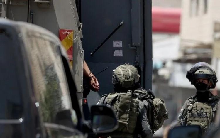 جنود الاحتلال يعتقلون شابا في الضفة | الأناضول