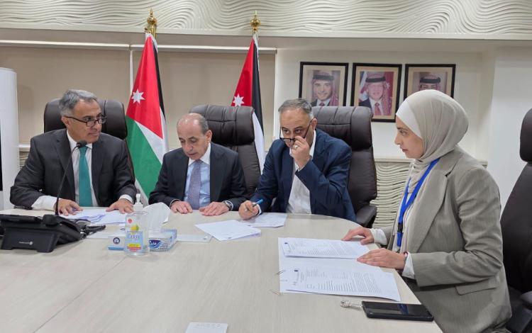 توقيع محضر تسليم الخلية الصحية الهندسية الأولى في مكب الأكيدر 1/9/2026 | وزارة الإدارة المحلية
